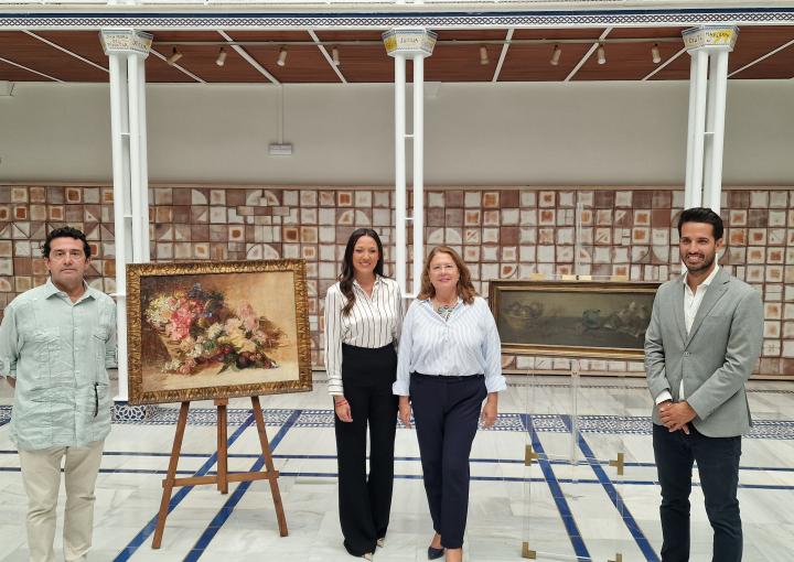 La consejera y la presidenta de la Asamblea posan junto a Patricio Sánchez, director general de Patrimonio Cultural y Javier Bernal, responsable del Centro de Restauración de la Región de Murcia  