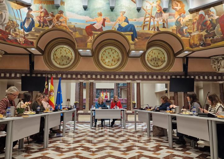 Desayuno informativo en el Patio de las Comarcas