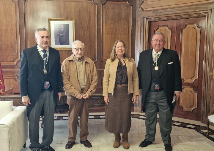 “La capacha” recibe la aportación de la Asamblea Regional para el Santo y Real Hospital de Caridad
