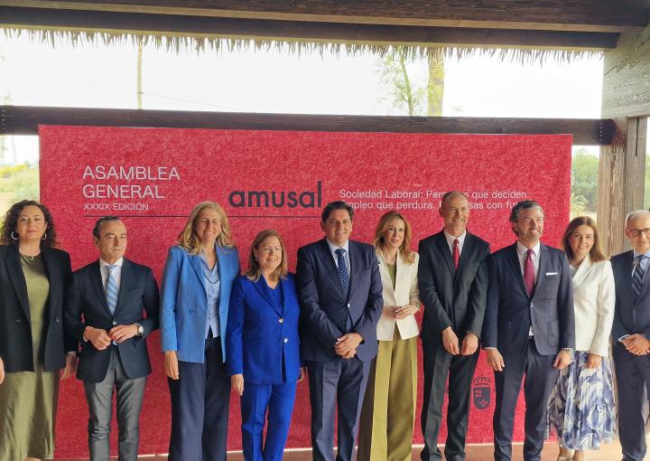 La presidenta de la Asamblea Regional de Murcia, Visitación Martínez, preside el acto de clausura de la XXXIX Asamblea General de AMUSAL