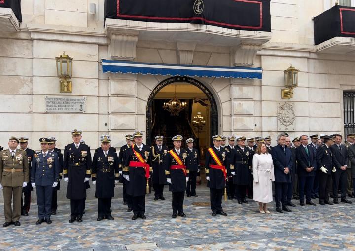 La presidenta de la Asamblea Regional muestra su apoyo a las Fuerzas Armadas en la celebración de la Pascua Militar