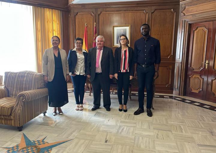 La presidenta de la Asamblea Regional, Visitación Martínez, recibe a la Plataforma del Voluntariado de la Región de Murcia y CONSUMUR La presidenta de la Asamblea Regional, Visitación Martínez, recibe a la Plataforma del Voluntariado de la Región de Murcia y CONSUMUR