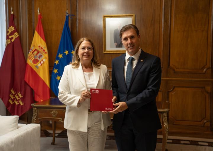 La presidenta de la Asamblea Regional recibe la Memoria Judicial 2025 del Tribunal Superior de Justicia de Murcia