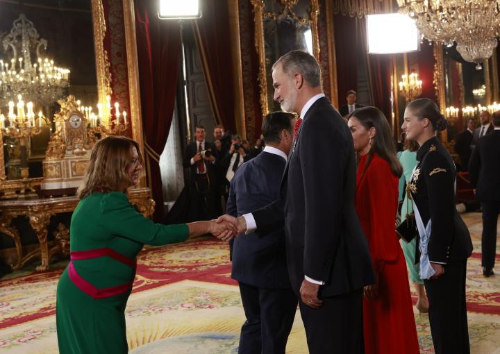La presidenta de la Asamblea Regional, Visitación Martínez, en la recepción de SS.MM. los Reyes de España