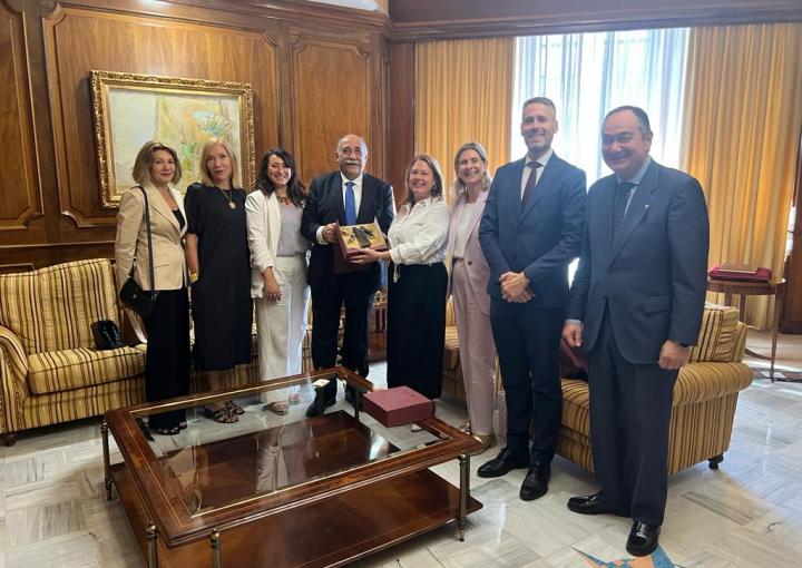 La presidenta de la Asamblea Regional recibe al Colegio Oficial de Abogados de Murcia La presidenta de la Asamblea Regional recibe al Colegio Oficial de Abogados de Murcia
