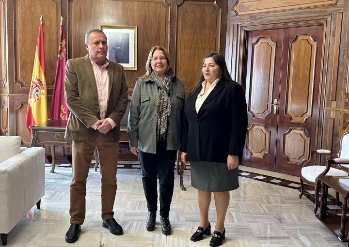 ginesa_zamora_y_presidenta_oficial.jpg