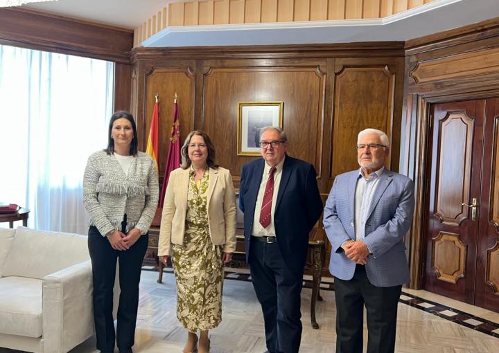 Visita institucional de la Real e Ilustre Cofradía del Santísimo Cristo de Los Mineros