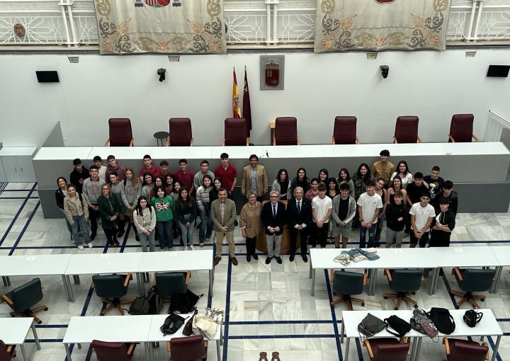 Los estudiantes participantes en el programa Educando en Justicia visitan la Asamblea Regional Los estudiantes participantes en el programa Educando en Justicia visitan la Asamblea Regional