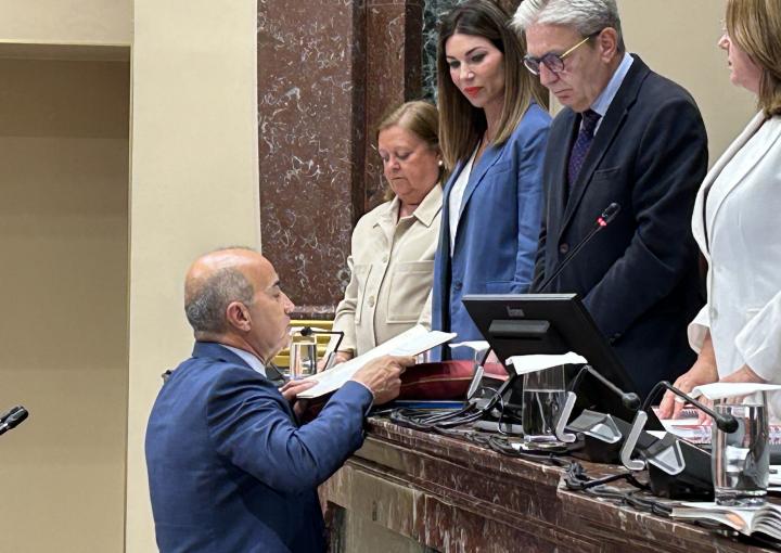 Pedro López Hernández toma posesión de su escaño como diputado regional Pedro López Hernández toma posesión de su escaño como diputado regional