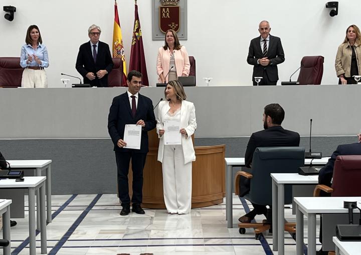 José Ramón Díez de Revenga y María Dolores Flores, nuevos senadores autonómicos José Ramón Díez de Revenga y María Dolores Flores, nuevos senadores autonómicos