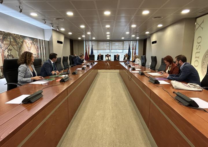 Reunión conjunta de la Mesa de la Cámara y Junta de Portavoces Reunión conjunta de la Mesa de la Cámara y Junta de Portavoces