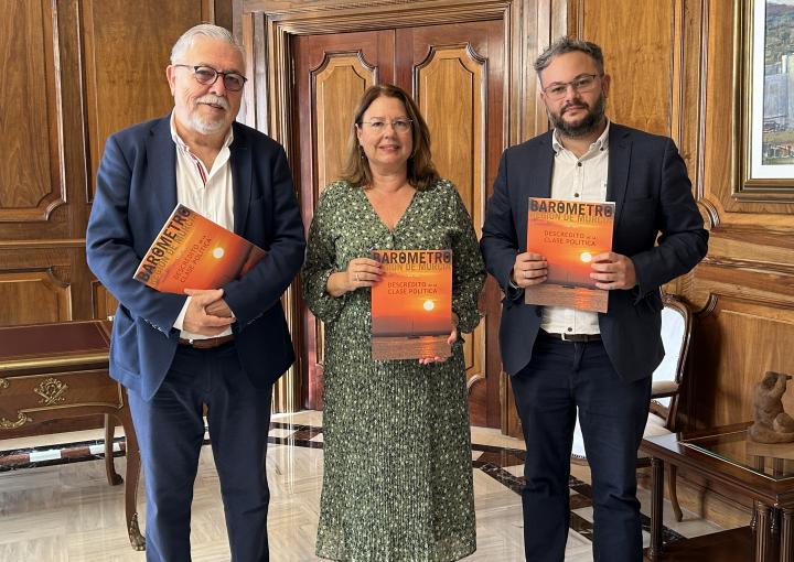 La presidenta de la Asamblea Regional, Visitación Martínez, recibe al CEMOP La presidenta de la Asamblea Regional, Visitación Martínez, recibe al CEMOP