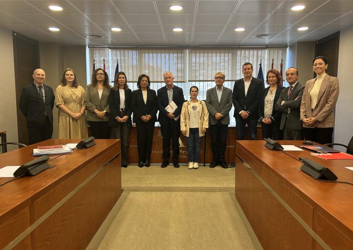 El secretario general del CES Región de Murcia, Rafael Pérez Cuadrado, con los miembros de la Comisión Especial de Estudio de Lucha contra la Pobreza y Exclusión Social en la Región de Murcia El secretario general del CES Región de Murcia, Rafael Pérez Cuadrado, con los miembros de la Comisión Especial de Estudio de Lucha contra la Pobreza y Exclusión Social en la Región de Murcia