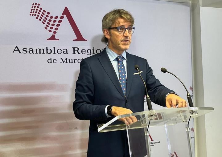 (Foto de archivo) El consejero de Economía, Hacienda y Empresa, Luis Alberto Marín, presentará el Proyecto de Ley de Presupuestos Generales de la Comunidad para 2024 a la presidenta de la Asamblea Regional, Visitación Martínez (Foto de archivo) El consejero de Economía, Hacienda y Empresa, Luis Alberto Marín, presentará el Proyecto de Ley de Presupuestos Generales de la Comunidad para 2024 a la presidenta de la Asamblea Regional, Visitación Martínez