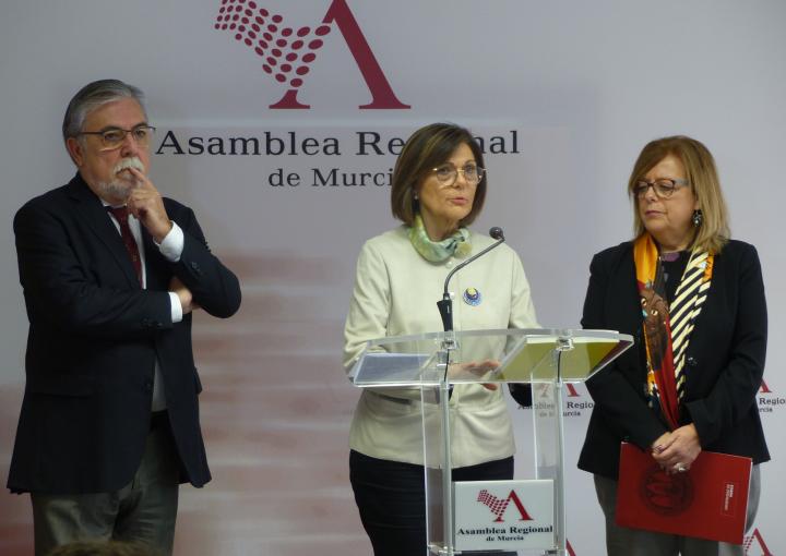 Ruedas de prensa tras la entrega del Barómetro de Primavera del CEMOP, 'Horizonte incierto'