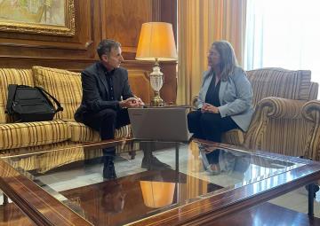 La presidenta recibe al director de los Premios Alfonso X de la Cultura de la Región de Murcia La presidenta recibe al director de los Premios Alfonso X de la Cultura de la Región de Murcia