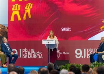 La presidenta de la Asamblea Regional de Murcia, Visitación Martínez, en el acto institucional del Día de la Región