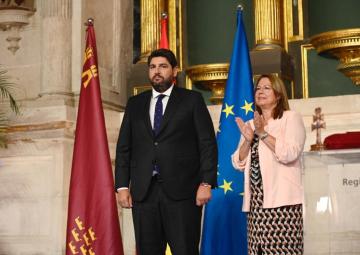 La presidente de la Asamblea Regional, Visitación Martínez, junto a Fernando López Miras tras su toma de posesión como presidente de la Comunidad Autónoma La presidente de la Asamblea Regional, Visitación Martínez, junto a Fernando López Miras tras su toma de posesión como presidente de la Comunidad Autónoma