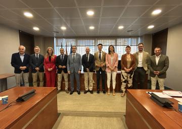 El presidente de la Federación de Municipios de la Región de Murcia, Víctor Manuel López Abenza, con los miembros de la Comisión de Política Territorial, Medio Ambiente, Agricultura y Agua El presidente de la Federación de Municipios de la Región de Murcia, Víctor Manuel López Abenza, con los miembros de la Comisión de Política Territorial, Medio Ambiente, Agricultura y Agua