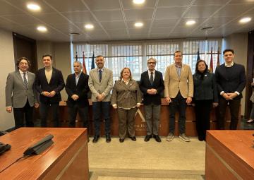 La presidenta de COEC, Ana Correa Medina, con los miembros de la Comisión de Asuntos Generales e Institucionales, de la Unión Europea y Derechos Humanos La presidenta de COEC, Ana Correa Medina, con los miembros de la Comisión de Asuntos Generales e Institucionales, de la Unión Europea y Derechos Humanos