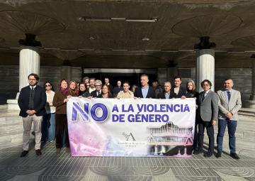 La Asamblea Regional muestra su condena por la primera víctima de violencia de género en la Región en 2024 con un minuto de silencio La Asamblea Regional muestra su condena por la primera víctima de violencia de género en la Región en 2024 con un minuto de silencio