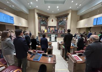 La Asamblea Regional de Murcia guarda un minuto de silencio por la víctima de las lluvias torrenciales 