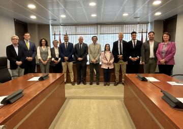 El presidente del CERMI, Pedro Martínez López, con los miembros de la Comisión Especial de Estudio sobre Infancia y Adolescencia El presidente del CERMI, Pedro Martínez López, con los miembros de la Comisión Especial de Estudio sobre Infancia y Adolescencia