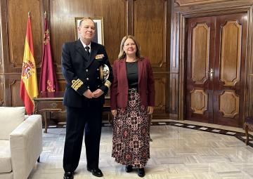 La presidenta de la Asamblea recibe al nuevo Almirante de Acción Marítima La presidenta de la Asamblea recibe al nuevo Almirante de Acción Marítima