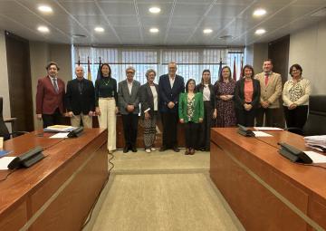 El ex jefe del Servicio de Planificación y Evaluación de la Consejería de Política Social, Antonio Ripoll Spiteri, con los miembros de la Comisión Especial de Estudio de lucha contra la Pobreza y Exclusión Social en la Región de Murcia