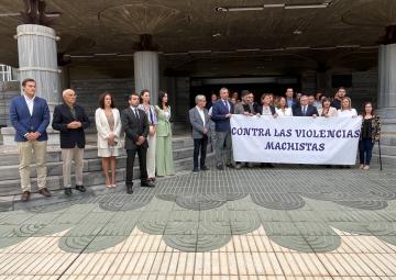 La Asamblea Regional muestra su condena por la primera víctima de violencia de género en la Región en 2023 con un minuto de silencio La Asamblea Regional muestra su condena por la primera víctima de violencia de género en la Región en 2023 con un minuto de silencio
