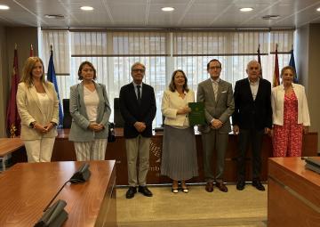 El Fiscal Superior de la Región de Murcia presenta la Memoria de la Fiscalía 2022 a los grupos parlamentarios de la Cámara El Fiscal Superior de la Región de Murcia presenta la Memoria de la Fiscalía 2022 a los grupos parlamentarios de la Cámara