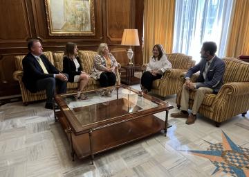 La presidenta de la Asamblea Regional recibe a COEC La presidenta de la Asamblea Regional recibe a COEC