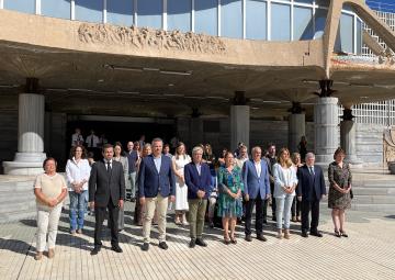 Minuto de silencio en la Asamblea Regional en señal de duelo por los fallecidos en el incendio en una discoteca de Murcia Minuto de silencio en la Asamblea Regional en señal de duelo por los fallecidos en el incendio en una discoteca de Murcia