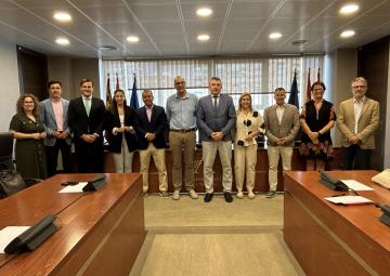 El alcalde de Villanueva del Río Segura, Jesús Mariano Viciana Ortiz, con los miembros de la Comisión Especial de Estudio para abordar el Reto Demográfico y la Despoblación en la Región de Murcia El alcalde de Villanueva del Río Segura, Jesús Mariano Viciana Ortiz, con los miembros de la Comisión Especial de Estudio para abordar el Reto Demográfico y la Despoblación en la Región de Murcia