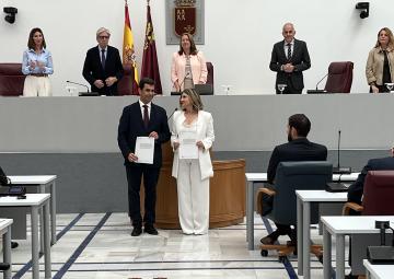 José Ramón Díez de Revenga y María Dolores Flores, nuevos senadores autonómicos José Ramón Díez de Revenga y María Dolores Flores, nuevos senadores autonómicos