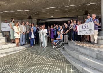 Lectura de Manifiesto de FFEDARM en la puerta principal de la Asamblea Regional de Murcia Lectura de Manifiesto de FFEDARM en la puerta principal de la Asamblea Regional de Murcia