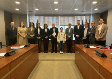 El secretario general del CES Región de Murcia, Rafael Pérez Cuadrado, con los miembros de la Comisión Especial de Estudio de Lucha contra la Pobreza y Exclusión Social en la Región de Murcia El secretario general del CES Región de Murcia, Rafael Pérez Cuadrado, con los miembros de la Comisión Especial de Estudio de Lucha contra la Pobreza y Exclusión Social en la Región de Murcia