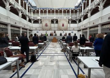 Minuto de silencio del Pleno de la Asamblea Regional de Murcia por las víctimas y afectados por la DANA