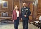 La presidenta de la Asamblea Regional de Murcia, Visitación Martínez, junto con el comisario jefe de la Policía Nacional en Cartagena, Damián Romero