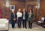 La presidenta de la Asamblea Regional de Murcia, Visitación Martinez, junto con representantes de AFIBROCAR y CONFIBRO