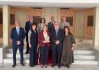 La presidenta de la Asamblea Regional de Murcia, Visitación Martínez, junto con la Junta de Gobierno del Colegio Oficial de Graduados Sociales de Murcia