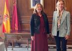 Visitación Martínez recibe a la presidenta del Centro de Estudios de Alcalá de Henares.