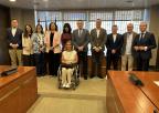 La presidenta de Alianza por el Turismo de la Región de Murcia, Carmen Ayala Lova, con los miembros de la Comisión de Industria, Trabajo, Comercio y Turismo