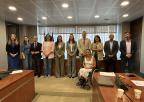 La consejera de Turismo, Cultura, Juventud y Deportes, Carmen María Conesa Nieto, con los miembros de la Comisión de Industria, Trabajo, Comercio y Turismo