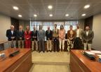 El presidente de la Federación de Municipios de la Región de Murcia, Víctor Manuel López Abenza, con los miembros de la Comisión de Política Territorial, Medio Ambiente, Agricultura y Agua