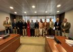 El presidente de la Unión de Cooperativas de Trabajo Asociado de la Región de Murcia (UCOMUR), Juan Antonio Pedreño Frutos, con los miembros de la Comisión de Política Territorial, Medio Ambiente, Agricultura y Agua