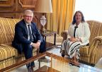 La presidenta de la Asamblea Regional, Visitación Martínez, se reúne con el portavoz del grupo parlamentario Socialista, José Vélez