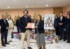 La presidenta de la Asamblea Regional, diputados y el concejal de Empleo, Formación y Contratación del Ayuntamiento de Cartagena en la entrega de juguetes