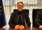 El presidente de FEDER, Juan Carrión Tudela, previamente a su comparecencia ante la Comisión de Sanidad y Política Social