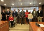 El consejero de Educación y Formación Profesional, Víctor Marín Navarro, con los miembros de la Comisión Especial de Estudio sobre Infancia y Adolescencia